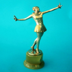 D H Chiparus Egyptian Dancer. Signed to base Chiparus 4484 (c.1925)